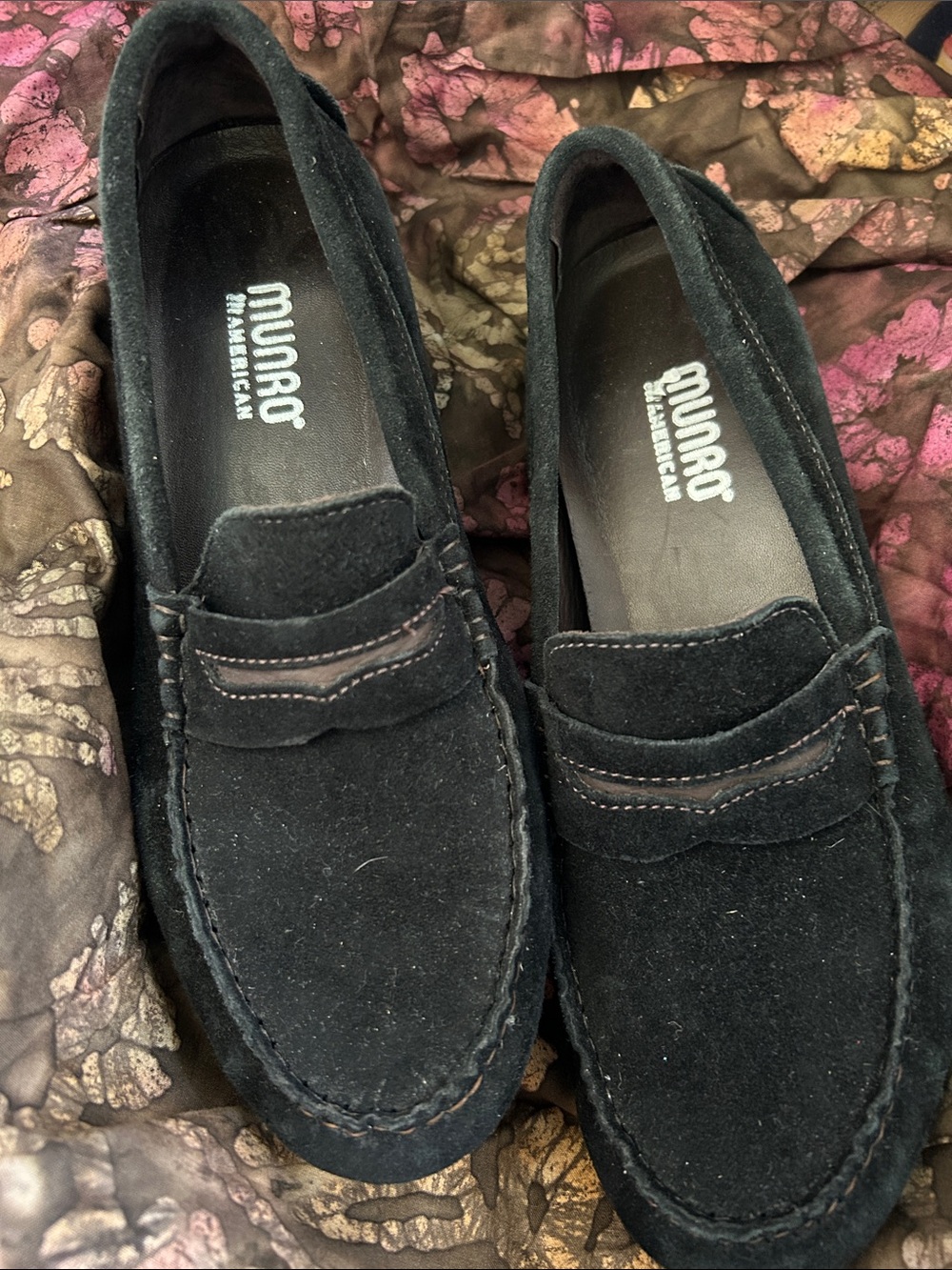 Munro black suede flats w 8.5 W